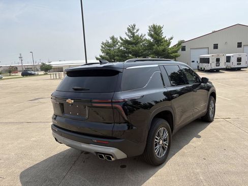 Used 2025 Chevrolet Traverse LT FWD image 8
