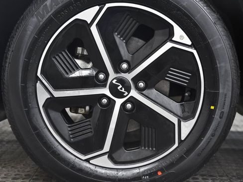 Used 2024 Kia Niro EX image 10