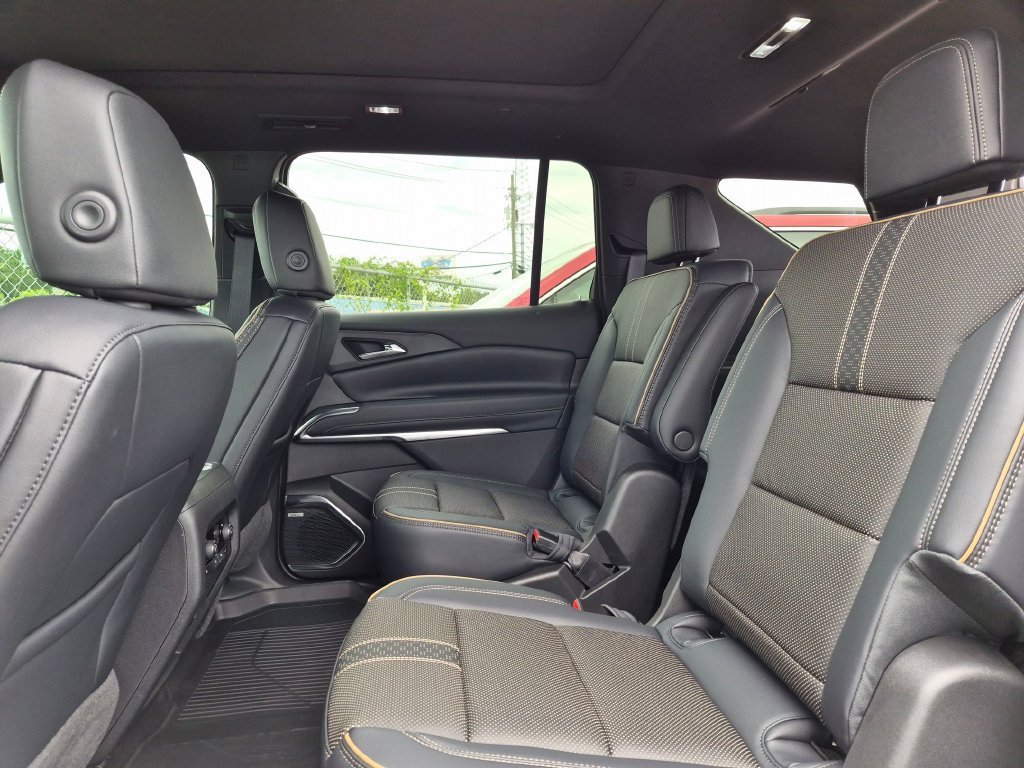 New 2026 Chevrolet Traverse High Country w/ LPO, Floor Liner Package FWD image 34