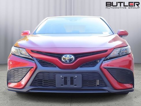 Used 2021 Toyota Camry SE image 3