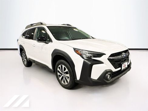 Used 2024 Subaru Outback Premium image 3