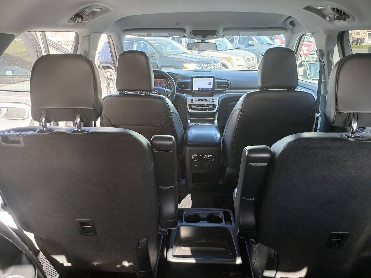 Used 2021 Ford Explorer XLT w/ Equipment Group 202A AWD/4WD image 15