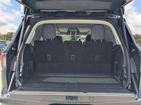 Used 2025 Lincoln Navigator Reserve AWD/4WD image 13