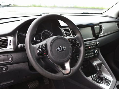 Used 2017 Kia Niro LX image 12