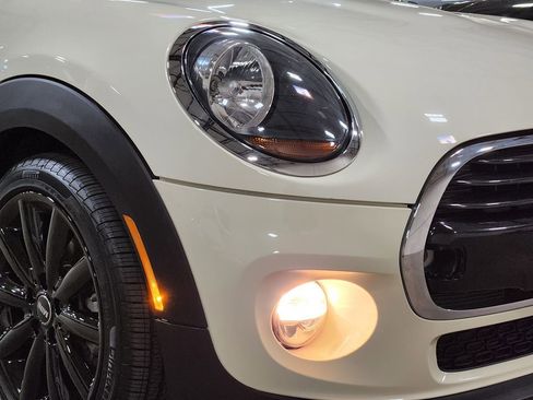 Used 2019 MINI Cooper 4-Door Hardtop image 14