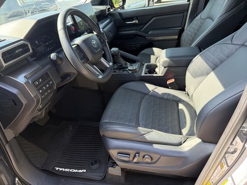 Used 2024 Toyota Tacoma TRD Off-Road w/ TRD Off Road Premium Package AWD/4WD image 19