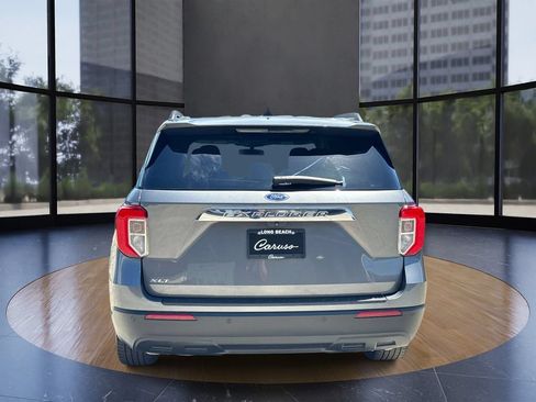 Used 2023 Ford Explorer XLT RWD image 4