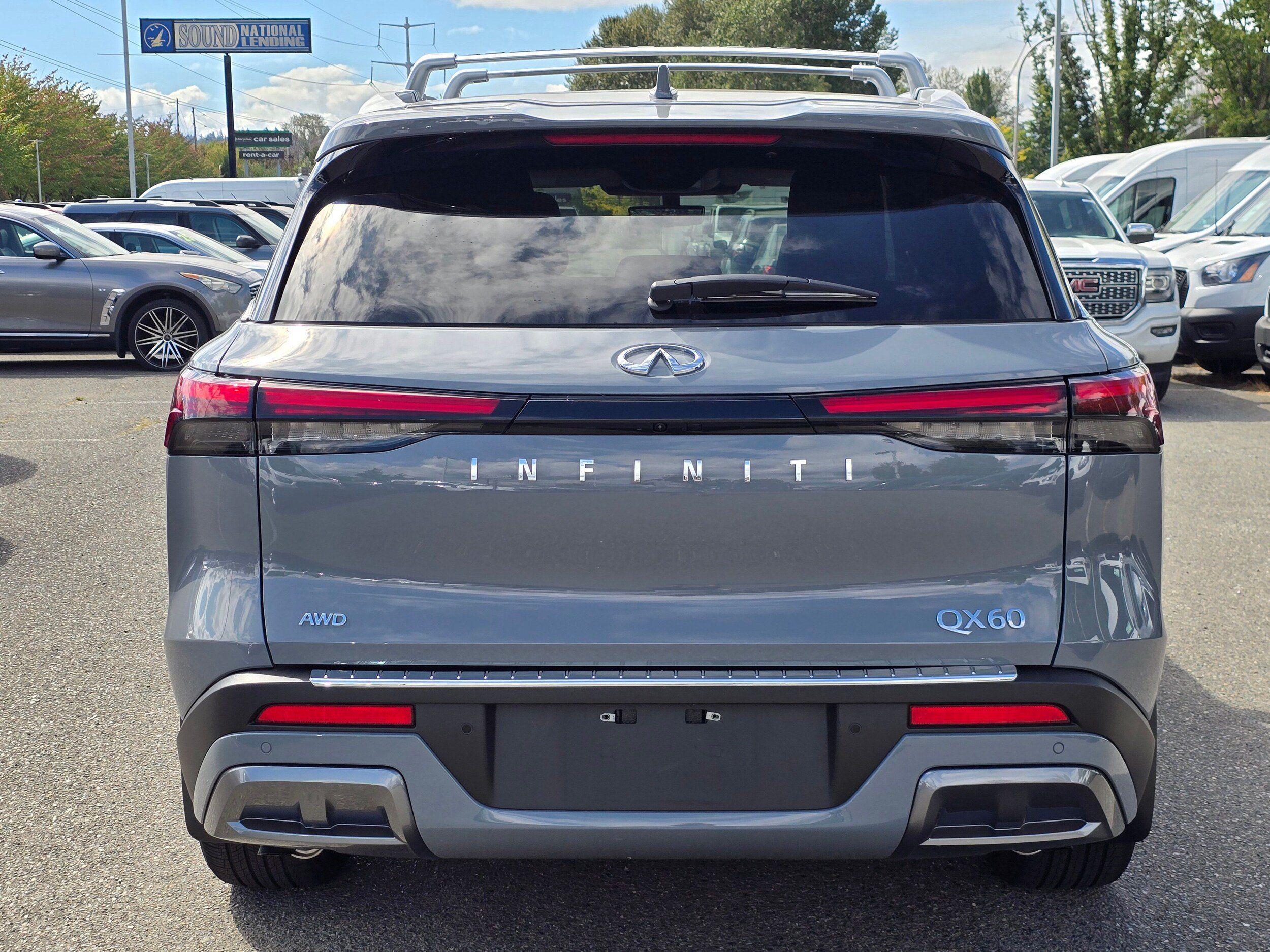 Used 2025 INFINITI QX60 Sensory w/ Vision Package AWD/4WD image 4