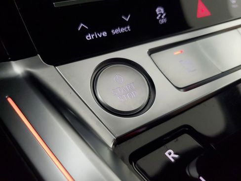 Used 2019 Audi e-tron Prestige w/ Prestige Package image 31