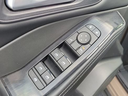 Used 2025 Nissan Rogue SV FWD image 18