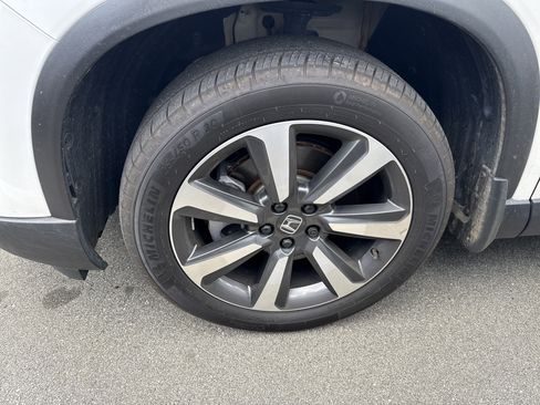 Certified 2023 Honda Pilot Touring image 3