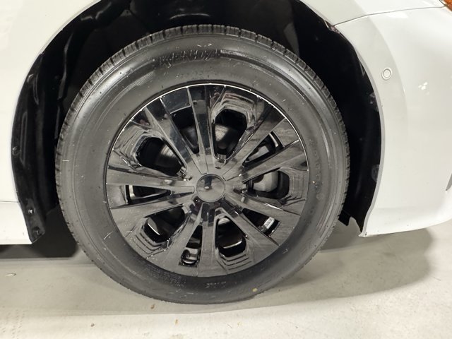 Used 2022 Toyota Prius XLE AWD/4WD image 10