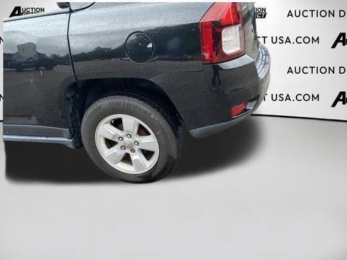 Used 2016 Jeep Compass Latitude FWD image 14