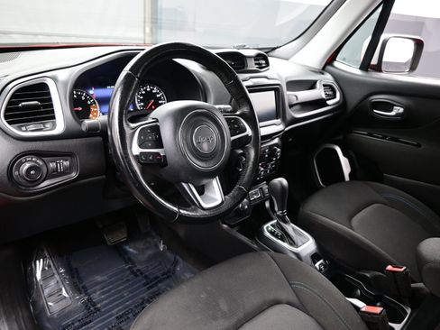 Used 2021 Jeep Renegade Latitude AWD/4WD image 12