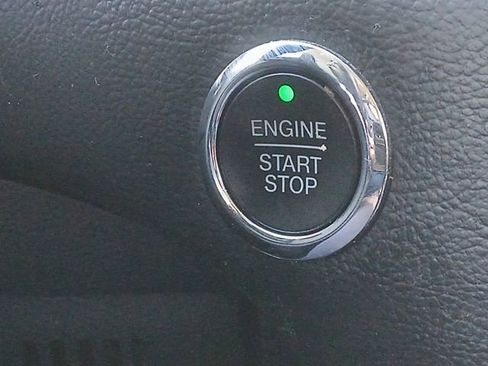 Used 2018 Ford Edge Titanium image 16