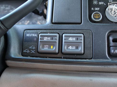 Used 1999 Chevrolet Tahoe Z71 w/ Preferred Equipment Group image 3