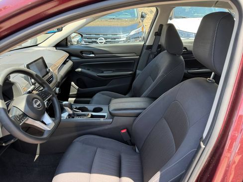Used 2025 Nissan Altima 2.5 SV FWD image 27