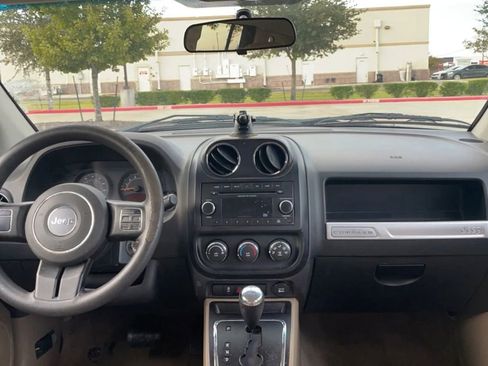 Used 2014 Jeep Compass Sport image 4