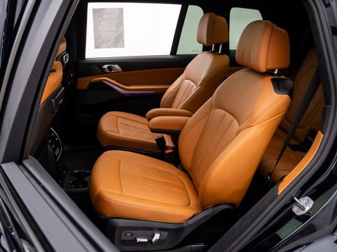 Certified 2022 BMW X7 xDrive40i w/ M Sport Package image 18