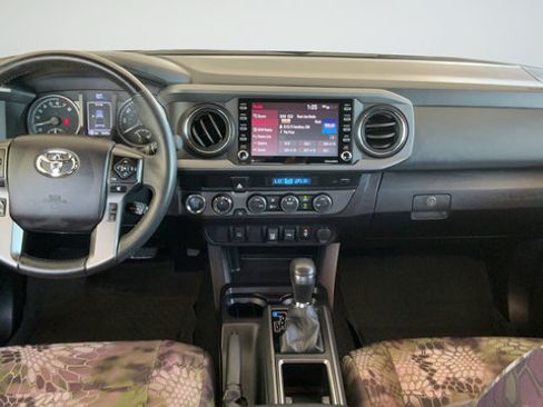 Used 2021 Toyota Tacoma TRD Off-Road AWD/4WD image 9