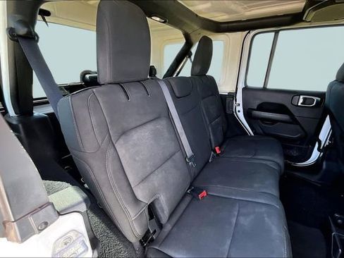 Used 2020 Jeep Wrangler Unlimited Sahara image 29