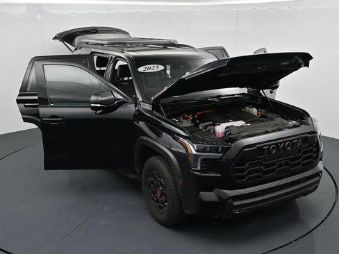 Used 2025 Toyota Sequoia TRD Pro AWD/4WD image 17