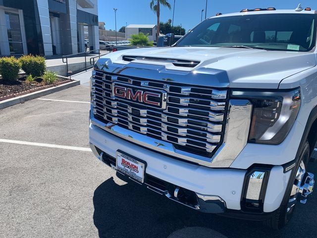 New 2026 GMC Sierra 3500 Denali AWD/4WD image 3