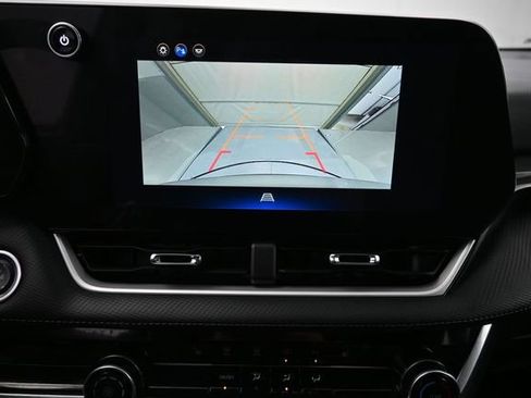 Used 2025 Chevrolet Equinox LT AWD/4WD image 9