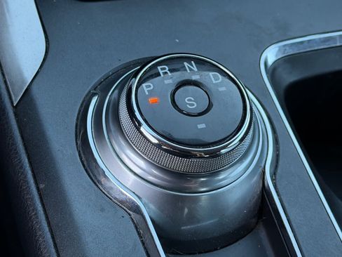 Used 2017 Ford Fusion SE w/ Fusion SE Technology Package image 11