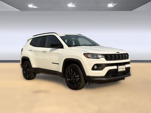 Used 2026 Jeep Compass Latitude AWD/4WD image 7