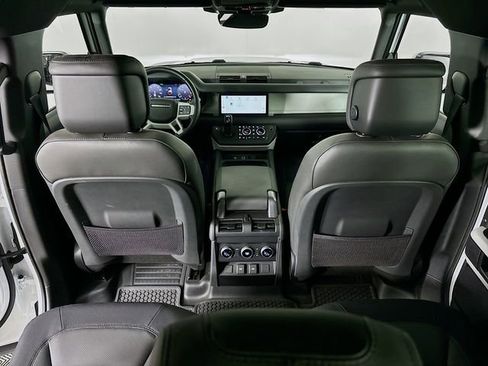 Used 2024 Land Rover Defender 110 X-Dynamic SE image 24