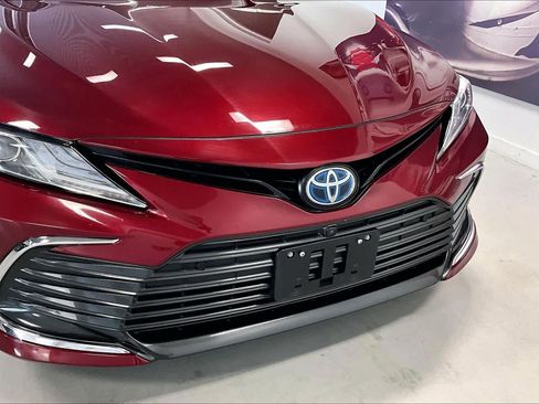 Used 2022 Toyota Camry XLE w/ Navigation Upgrade Package FWD image 30