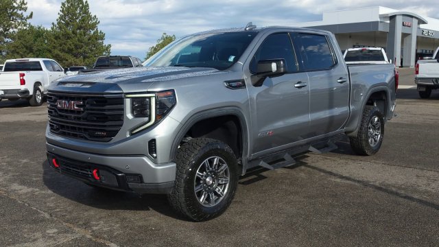 Used 2024 GMC Sierra 1500 AT4 w/ Technology Package AWD/4WD image 5