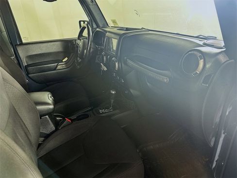 Used 2016 Jeep Wrangler Sport image 31