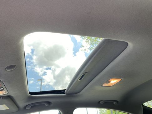 Used 2015 Hyundai Elantra SE w/ Option Group 03 FWD image 30