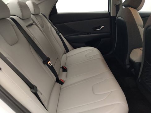 Used 2025 Hyundai Elantra Limited FWD image 19
