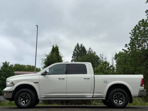 Used 2016 RAM 1500 Laramie w/ Convenience Group AWD/4WD image 8