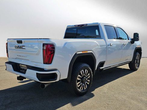 New 2025 GMC Sierra 2500 Denali Ultimate image 3