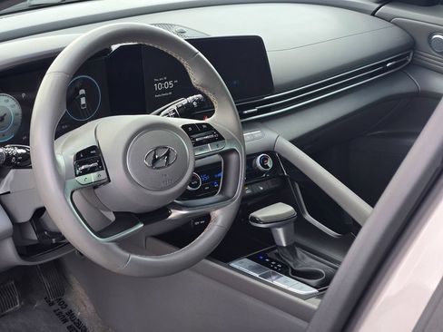 Used 2023 Hyundai Elantra SEL w/ Convenience Package FWD image 30