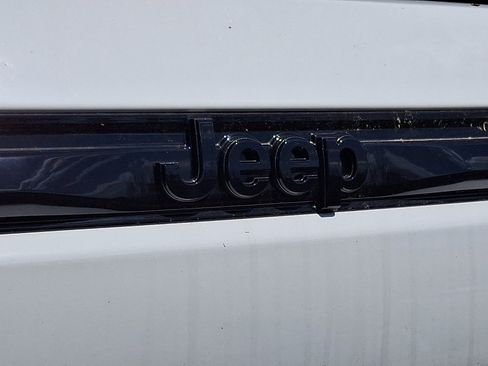 New 2026 Jeep Grand Cherokee Altitude AWD/4WD image 18