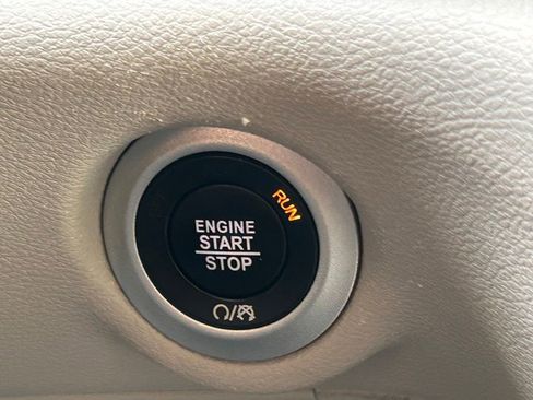 Used 2024 Chrysler Pacifica Touring-L image 45