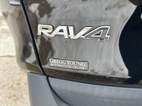 Used 2021 Toyota RAV4 Limited image 12