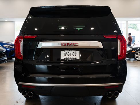 Used 2024 GMC Yukon Denali w/ Denali Reserve Package AWD/4WD image 5