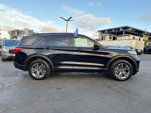 Used 2023 Ford Explorer XLT w/ Equipment Group 202A AWD/4WD image 7