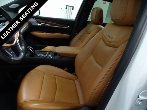 Used 2022 Cadillac XT5 Premium Luxury image 2