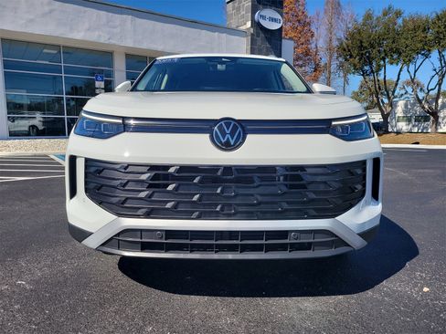 Used 2025 Volkswagen Tiguan S image 3