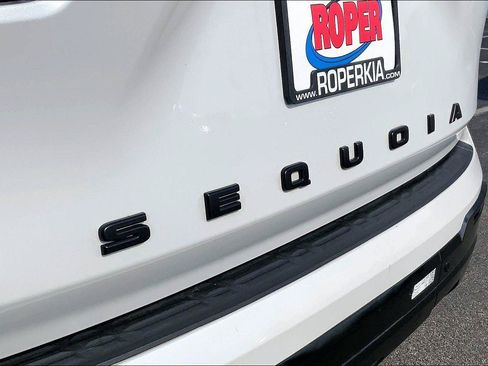 Used 2024 Toyota Sequoia Platinum AWD/4WD image 8