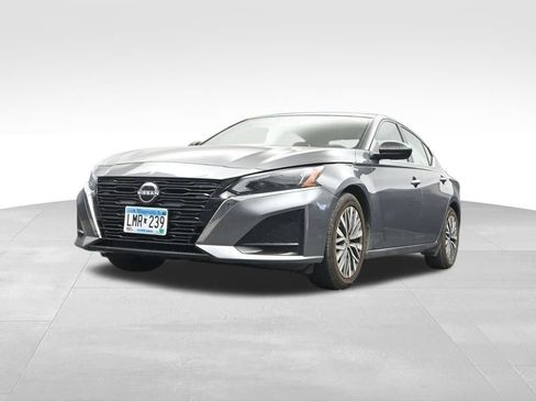 Used 2024 Nissan Altima 2.5 SV FWD image 9