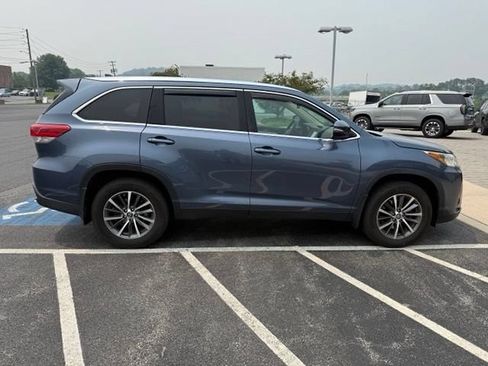 Used 2019 Toyota Highlander XLE AWD/4WD image 5