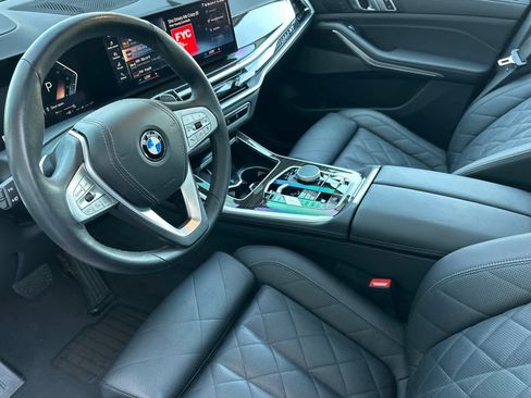 Used 2023 BMW X7 xDrive40i w/ Premium Package AWD/4WD image 11